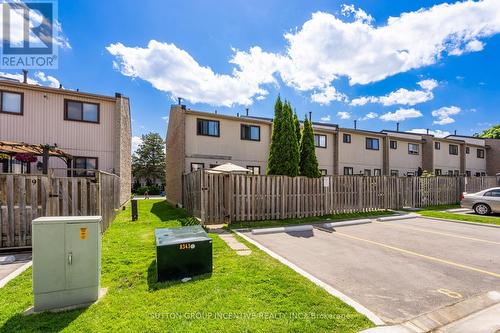 8 - 8 Guildford Crescent, Brampton (Central Park), ON - Outdoor