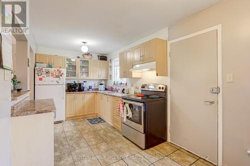 8 - 8 Guildford Crescent, Brampton (Central Park), ON - Indoor Photo Showing Kitchen