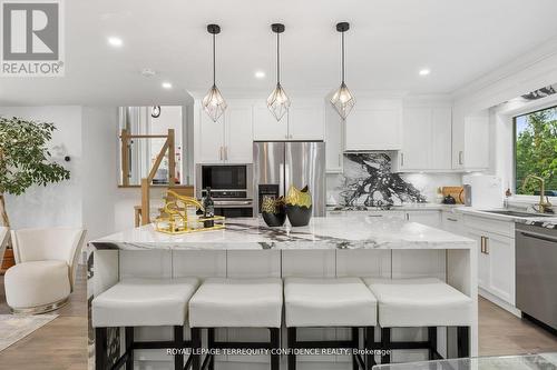 68 Dewlane Drive, Toronto (Newtonbrook West), ON - Indoor Photo Showing Kitchen With Upgraded Kitchen