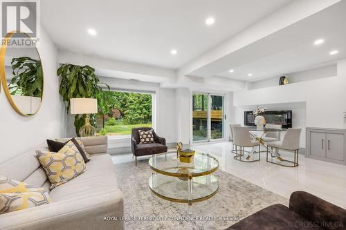 68 Dewlane Drive, Toronto (Newtonbrook West), ON - Indoor Photo Showing Living Room