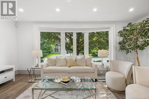 68 Dewlane Drive, Toronto (Newtonbrook West), ON - Indoor Photo Showing Living Room