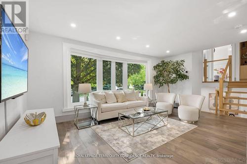 68 Dewlane Drive, Toronto (Newtonbrook West), ON - Indoor Photo Showing Living Room