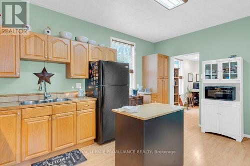 400 Bleecker Avenue, Belleville, ON - Indoor Photo Showing Kitchen With Double Sink