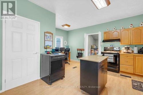 400 Bleecker Avenue, Belleville, ON - Indoor Photo Showing Kitchen