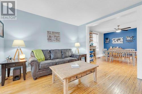 400 Bleecker Avenue, Belleville, ON - Indoor Photo Showing Living Room