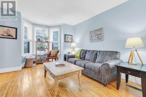 400 Bleecker Avenue, Belleville, ON - Indoor Photo Showing Living Room