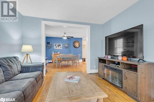 400 Bleecker Avenue, Belleville, ON - Indoor Photo Showing Living Room