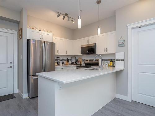 309-844 Goldstream Ave, Langford, BC - Indoor Photo Showing Kitchen