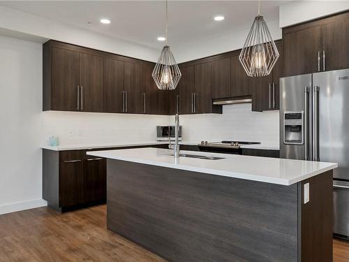 105-2777 North Beach Dr, Campbell River, BC - Indoor Photo Showing Kitchen With Double Sink With Upgraded Kitchen