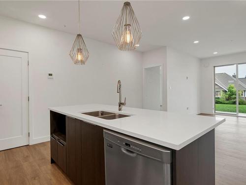 105-2777 North Beach Dr, Campbell River, BC - Indoor Photo Showing Kitchen With Double Sink