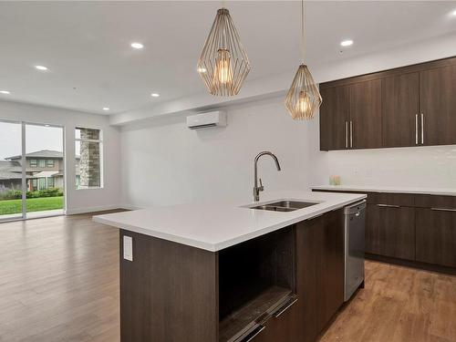 105-2777 North Beach Dr, Campbell River, BC - Indoor Photo Showing Kitchen With Double Sink With Upgraded Kitchen