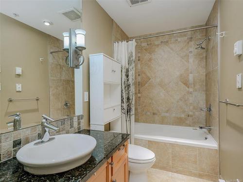 412-1620 Mckenzie Ave, Saanich, BC - Indoor Photo Showing Bathroom