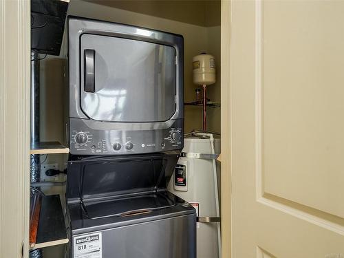 412-1620 Mckenzie Ave, Saanich, BC - Indoor Photo Showing Laundry Room