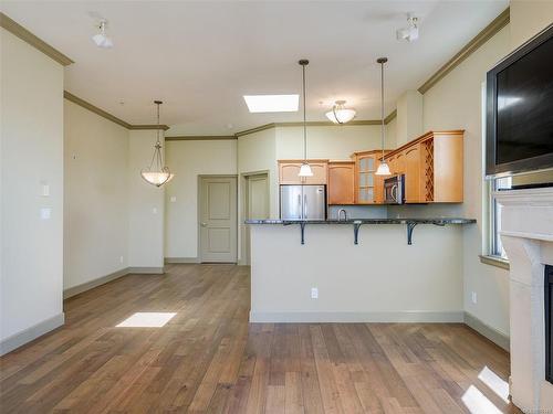 412-1620 Mckenzie Ave, Saanich, BC - Indoor Photo Showing Kitchen