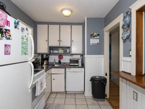 745 Syndicate Avenue N, Thunder Bay, ON - Indoor Photo Showing Kitchen