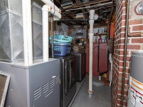 745 Syndicate Avenue N, Thunder Bay, ON - Indoor Photo Showing Laundry Room