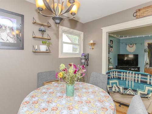 745 Syndicate Avenue N, Thunder Bay, ON - Indoor Photo Showing Dining Room