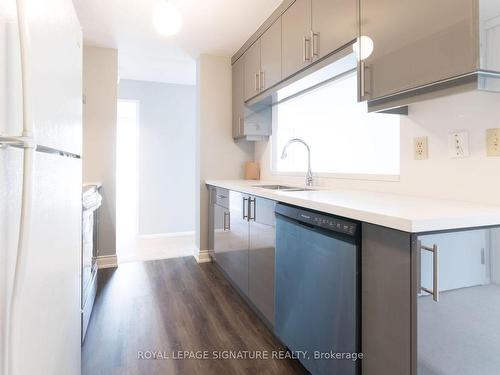 804-4205 Shipp Dr, Mississauga, ON - Indoor Photo Showing Kitchen