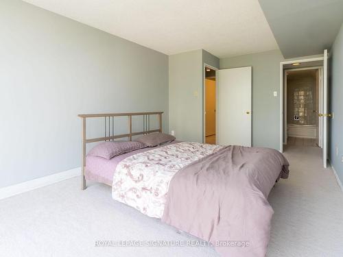 804-4205 Shipp Dr, Mississauga, ON - Indoor Photo Showing Bedroom