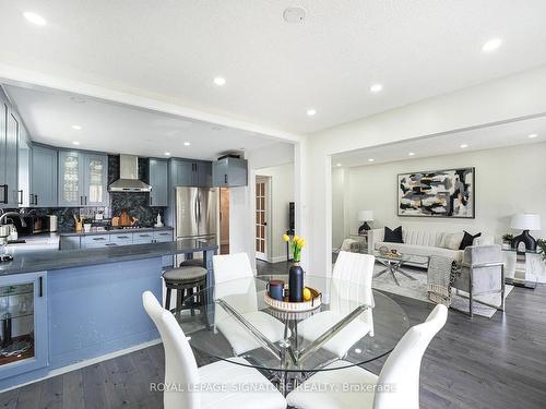 1521 Ealing Crt, Oakville, ON - Indoor Photo Showing Dining Room