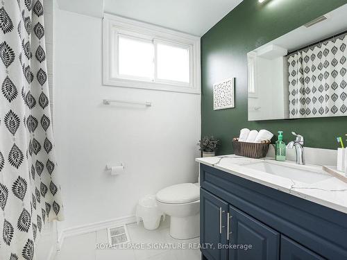 1521 Ealing Crt, Oakville, ON - Indoor Photo Showing Bathroom