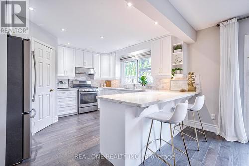 1321 Monks Passage, Oakville (Glen Abbey), ON - Indoor Photo Showing Kitchen With Upgraded Kitchen