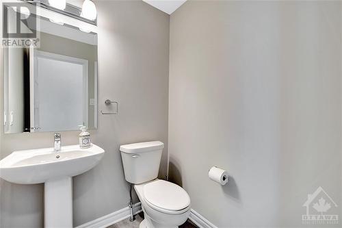 210 Kimpton Drive, Stittsville, ON - Indoor Photo Showing Bathroom