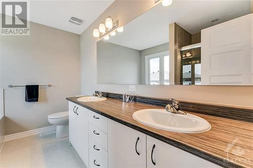 210 Kimpton Drive, Stittsville, ON - Indoor Photo Showing Bathroom