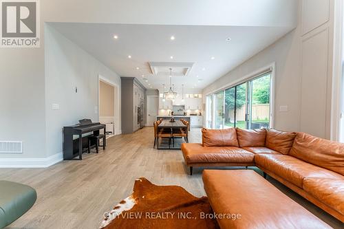 1345 Sheldon Avenue, Oakville, ON - Indoor Photo Showing Living Room