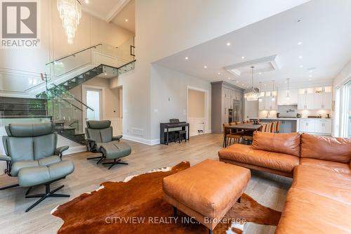 1345 Sheldon Avenue, Oakville, ON - Indoor Photo Showing Living Room