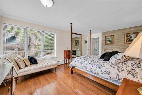 16 Freeland Court, Hamilton, ON - Indoor Photo Showing Bedroom