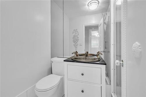 16 Freeland Court, Hamilton, ON - Indoor Photo Showing Bathroom