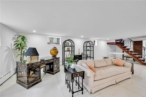 16 Freeland Court, Hamilton, ON - Indoor Photo Showing Living Room With Fireplace