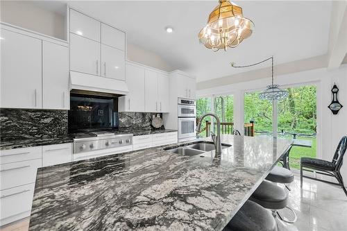 16 Freeland Court, Hamilton, ON - Indoor Photo Showing Kitchen With Double Sink With Upgraded Kitchen