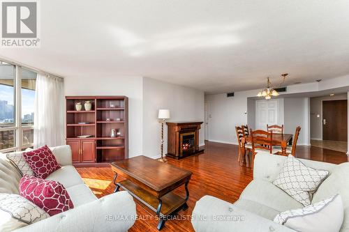 1204 - 45 Kingsbridge Garden Circle, Mississauga, ON - Indoor Photo Showing Living Room