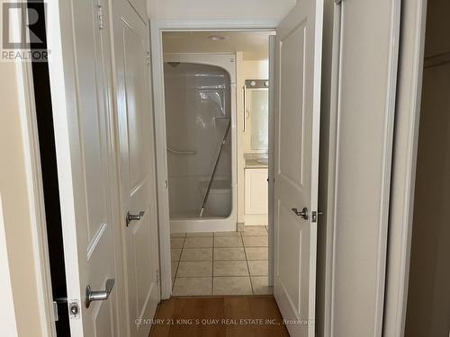 919 - 100 Scottfield Drive, Toronto, ON - Indoor Photo Showing Bathroom