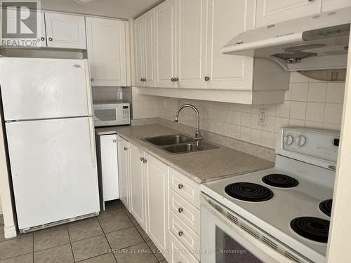 919 - 100 Scottfield Drive, Toronto, ON - Indoor Photo Showing Kitchen With Double Sink