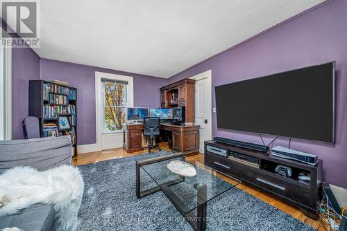 3525 Highway 37, Belleville, ON - Indoor Photo Showing Living Room