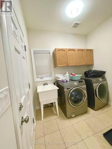 1 Amaranth Court, Richmond Hill, ON - Indoor Photo Showing Laundry Room