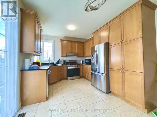 1 Amaranth Court, Richmond Hill, ON - Indoor Photo Showing Kitchen