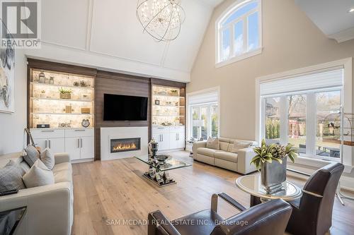 927 The Greenway, Mississauga, ON - Indoor Photo Showing Living Room With Fireplace