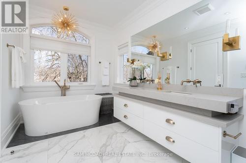 927 The Greenway, Mississauga, ON - Indoor Photo Showing Bathroom