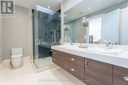 927 The Greenway, Mississauga, ON - Indoor Photo Showing Bathroom