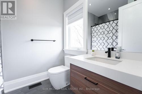 927 The Greenway, Mississauga, ON - Indoor Photo Showing Bathroom