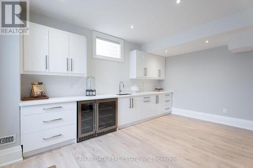 927 The Greenway, Mississauga, ON - Indoor Photo Showing Kitchen