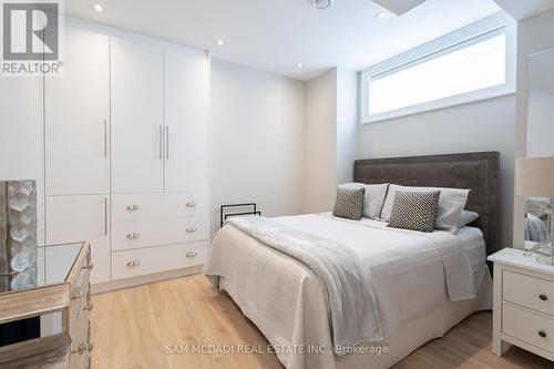 927 The Greenway, Mississauga, ON - Indoor Photo Showing Bedroom