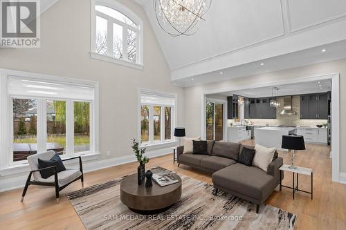 927 The Greenway, Mississauga, ON - Indoor Photo Showing Living Room