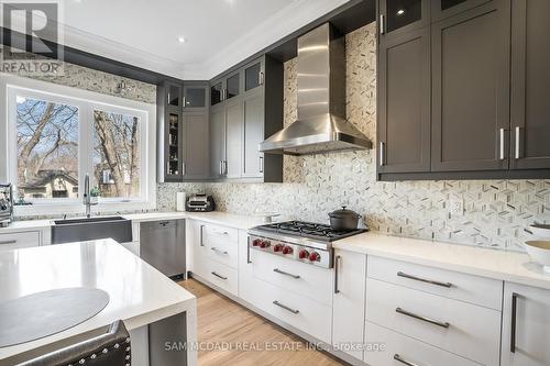 927 The Greenway, Mississauga, ON - Indoor Photo Showing Kitchen With Upgraded Kitchen