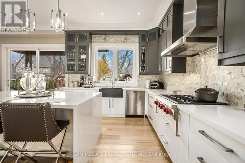 927 The Greenway, Mississauga, ON - Indoor Photo Showing Kitchen With Upgraded Kitchen