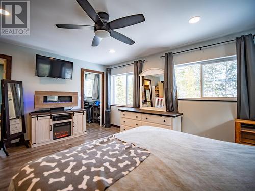 3307 Powell Road, Kamloops, BC - Indoor Photo Showing Bedroom